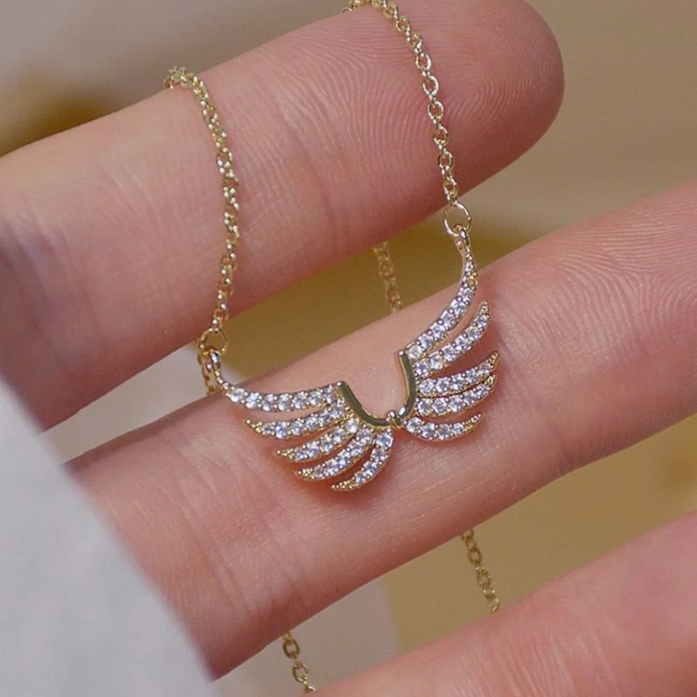 NEW Gold Rhinestone Necklace